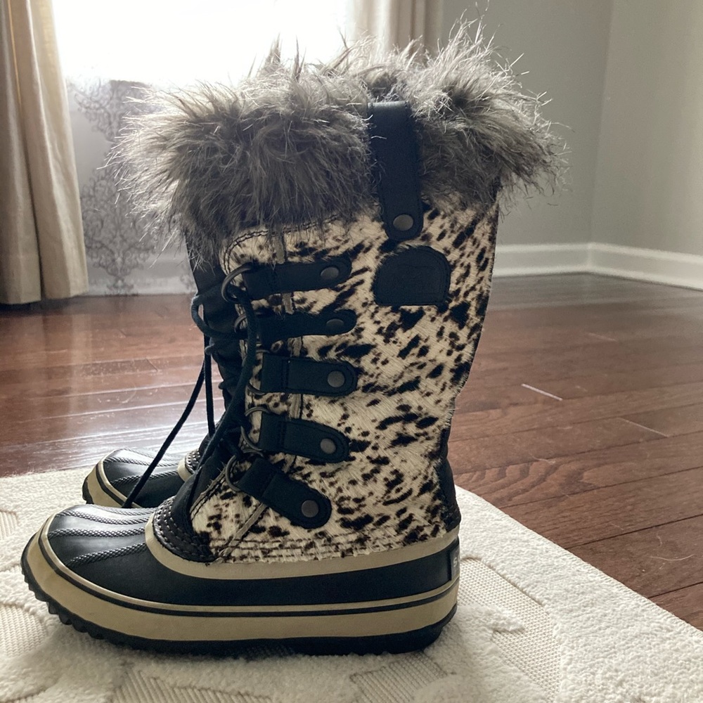 Sleek Joan of Arctic Animal Print, Sz 6